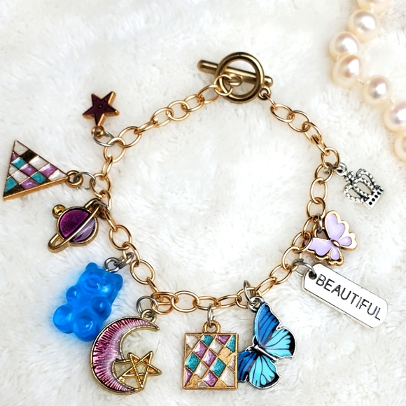 π5/$25 Butterfly Charm Bracelet - Picture 4 of 4